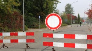 Straubinger Straße in Oberschneiding gesperrt