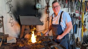 Wenn Funken fliegen: Schmied zeigt uraltes Handwerk