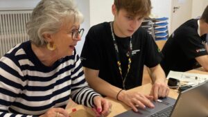 Einfach digital: Hilfe für Senior*innen in Straubing