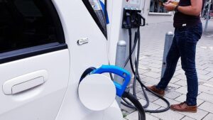 Online-Vortrag: Mein erstes E-Auto – soll es bidirektional laden können?