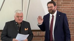 Tobias Beck als Landrat vereidigt – Neuer Kreistag startet mit vielen neuen Gesichtern