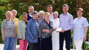 Gruppe 60plus überreicht Spende an das Palliativ-Team