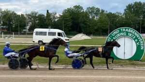 Geburtstagsrennen begeistert: Top-Pferde und starke Sieger in Straubing