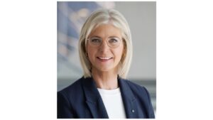 Ulrike Scharf spricht beim Politischen Montag in Velden
