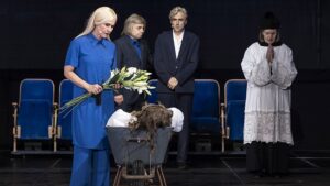 Zwischen Wahnsinn und Wahrheit: Hamlet kommt nach Straubing