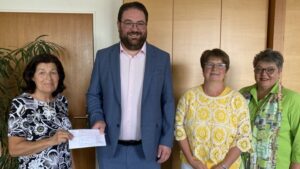 Landfrauen spenden 1.000 Euro für Familien in Not