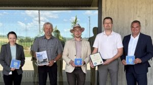 Landratsamt schützt Vögel mit Spezialfolie