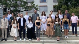 Spitzenleistungen von Schülern an Mittelschulen ausgezeichnet
