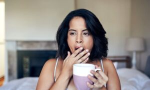 Müde, kalt, antriebslos – Warnzeichen einer Schilddrüsenunterfunktion