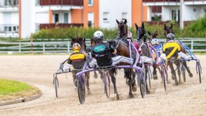 Fünf knackige Rennen am Volksfestrenntag in Straubing
