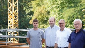 Kran statt Skalpell: „Operation“ am Bogener Klinikdach