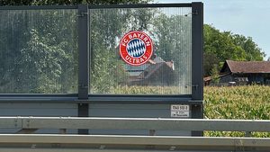 Fanliebe mit Folgen: Fußball-Sticker können teuer werden