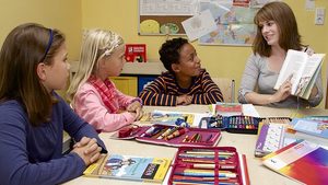 Studienkreis verschenkt Ratgeber für Eltern von Grundschulkindern