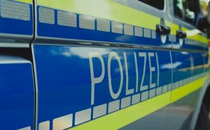 Flucht vor Polizei endet in Mitterfels am Baum – zwei Schwerverletzte