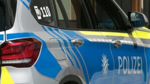 Farbeimer überrollt: Plötzlich bekommt die Ittlinger Straße einen neuen Anstrich